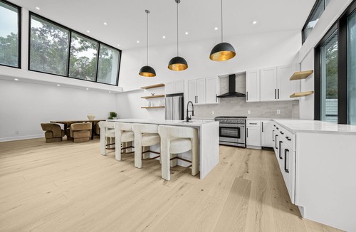 West Orange House | Luxury 6BR Contemporary Retreat with Pool, Gym & Dual Balconies – Near NYC