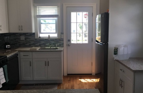 Asbury Park Apartment | Luxury Apt! 2 & 1/2 Blocks to Ocean. Loc on 2nd Flr 3bd/2bth balcony!
