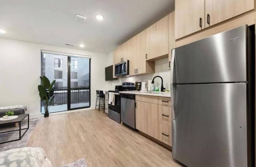 East Liberty Apartment | Luxury apt+Gym+ EV Parking+Near Pitt UNI UPMC