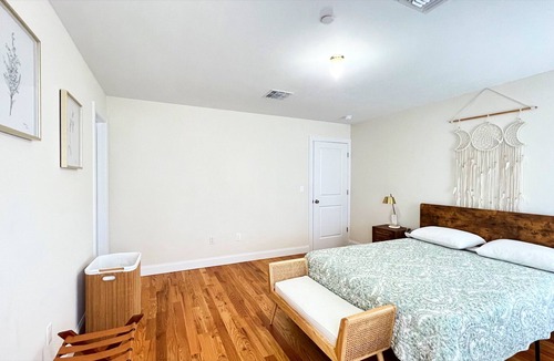 Pleasant Plains Apartment | Luxury Apt in NYC | Free Parking | Near Train & NJ