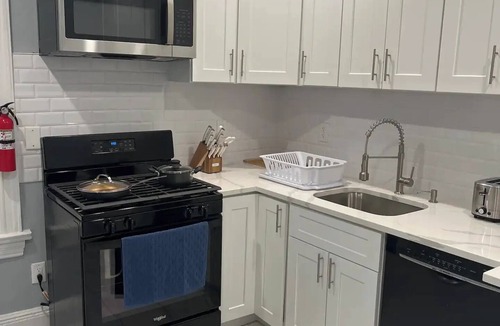 Greenville House | Luxury Apt in Vibrant Jersey City!