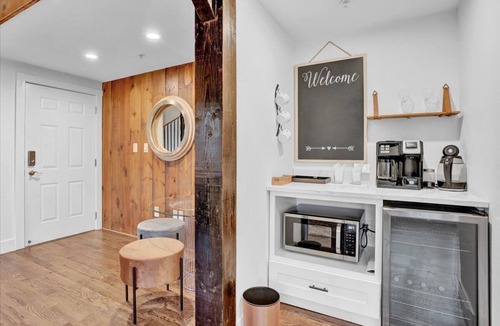 Lambertville House | Luxury Barn/Corporate events/weddings/Retreat