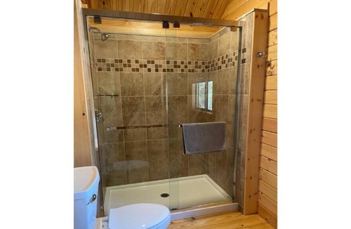 Grier City-Park Crest House | Luxury Cabin at Historic Lakewood Park w/ Linens - A