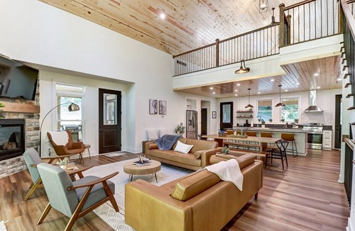 Logan Cabin | Luxury Cabin in Hocking Hills - Sleeps 16, amazing amenities