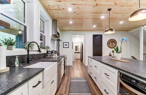 Logan Cabin | Luxury Cabin in Hocking Hills - Sleeps 16, amazing amenities