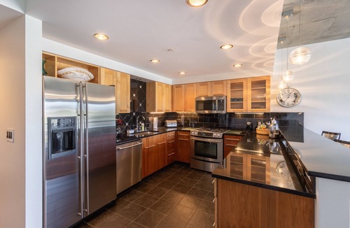 Coeur d'Alene Condo | Luxury Coeur D’ Alene Condo, steps from the Spokane River and Centennial Trail.