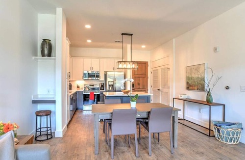 Kenilworth Condo | Luxury condo Unit #207