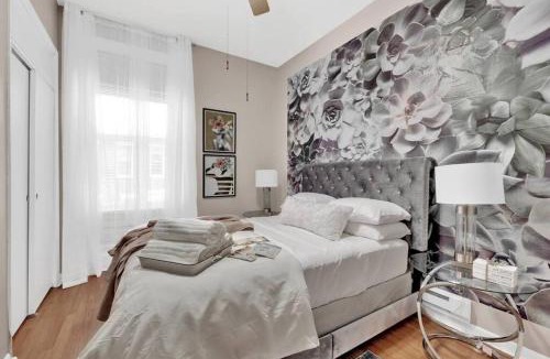 Gayborhood Apartment | Luxury Flat In Center City