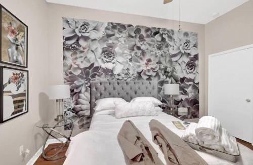 Gayborhood Apartment | Luxury Flat In Center City