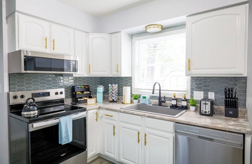Cuyahoga Falls House | Luxury Home near Blossom, CVNP, Ski Resort