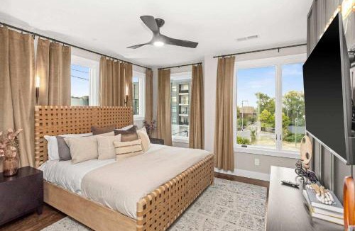 Buena Vista House | Luxury House in Nashville with Rooftop Deck
