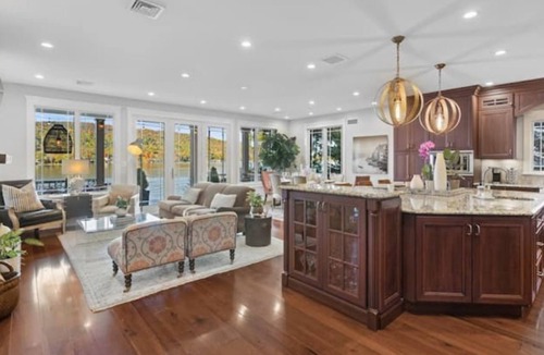 Frankford House | Luxury Lakefront Lodge with a Million Dollar View