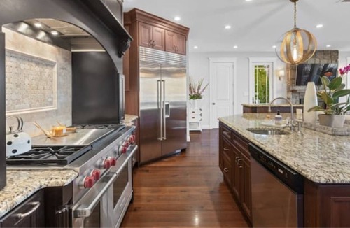 Frankford House | Luxury Lakefront Lodge with a Million Dollar View