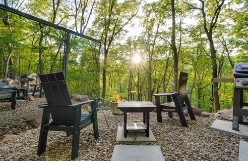 Mercersburg House | Luxury Mirror Cabin ~ Sauna/Hot Tub/Mountain Views