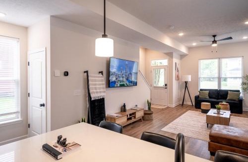 Cleveland House | Luxury New 3BR CLE Clinic UnivCircle Little Italy