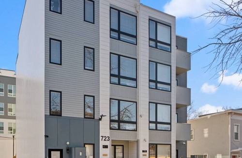 Kingman Park Apartment | Luxury Penthouse Condo+Rooftop+Private Parking+3BD