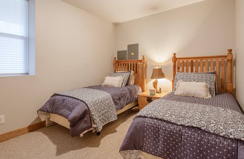 Rowland House | Luxury Retreat near lake, beach, skiing, game room