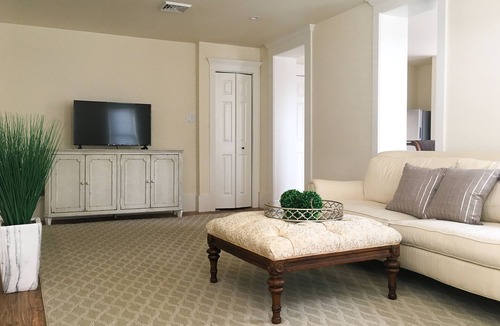 Brownstown Apartment | Luxury Suite in Brownstown