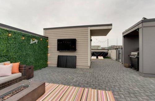 Edgehill House | Luxury Townhome! Rooftop-Game Room! Near Broadway!