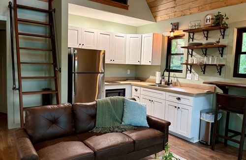 Greenwood House | Luxury Treehouse with Large Deck