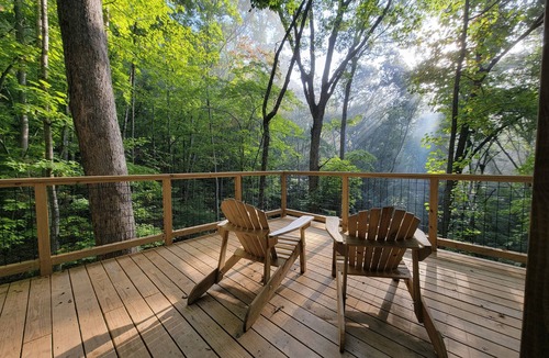 Copperhill Cabin | Magical Treehouse ~ Romantic Hot Tub ~Dog Friendly
