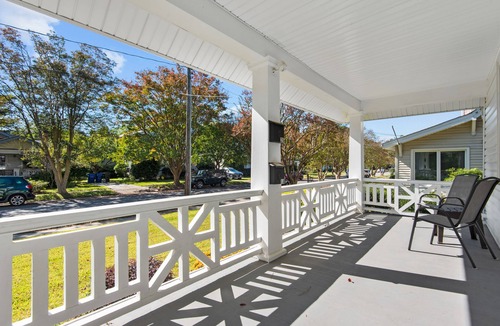 Norfolk House | Magnificent 2 Bedroom Home in Norfolk's Best Neighborhood