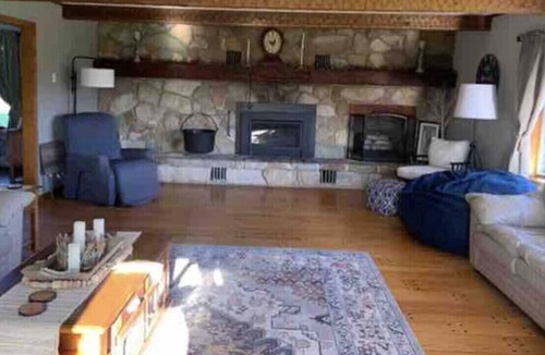 New Albany Other | Magnolia Style Farmhouse, Scenic, Spacious, Hot Tub,Fireplace,Fire Pit,Trails