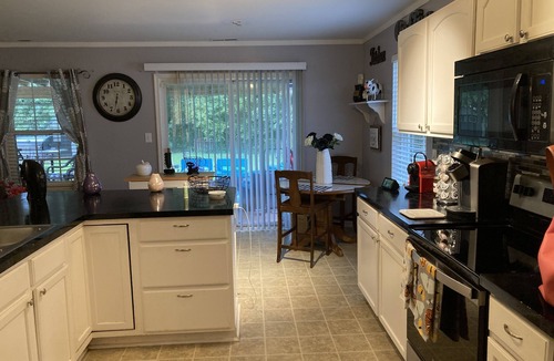 Dover House | MAIN ATTRACTION! FIREFLY, NASCAR, SHOPPING, RESTAURANTS- 5 MIN AWAY! Beach 35min