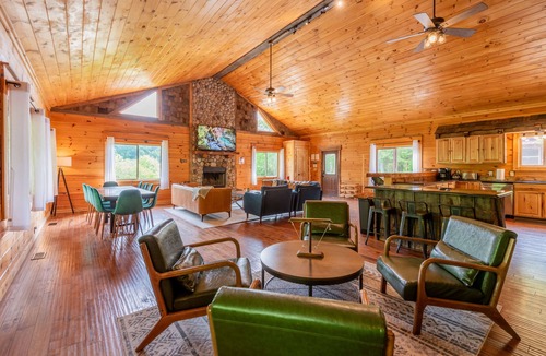 Creola Cabin | Majestic Lodge - A Luxury Stay in Hocking Hills