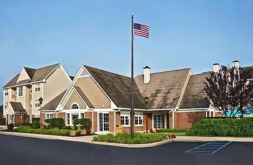 Charleston Hotel | Make Your Trip More Enjoyable! w/Pool, Near Capitol Complex Monument Park