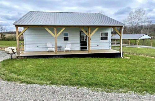 Carbon Hill House | Makenna-NEW tiny home with shared fishing pond