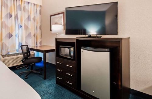 Blaine House | Making the Best Memories Along the Way! Free Breakfast, Pool, Free Parking