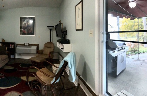 Kingsville House | Manger 6- We'll leave the star on for you!