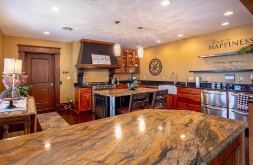 Clarion House | Mansion Pet-friendly Downtown