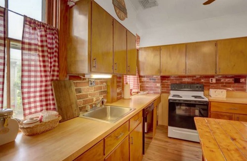 Hesston House | Maple Station - Raystown Lake: Seven Points Marina