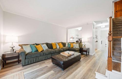 Lockerbie Square Apartment | Mass Ave Gem and steps away from Yoga Studio