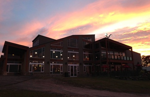 Lackawaxen Ski Chalet | Masthope-LOG CHALET-On Ski Mountain,near DelawareRiver/Pool/Lake-4Br/3B/sleeps12