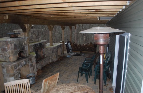 Lackawaxen Ski Chalet | Masthope Spacious 5 Bdrm chalet on cul de sac, wood burning Pizza Oven and Bar