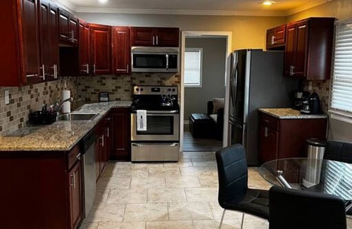 Newark Apartment | Mercer Drive · Modern 3-bedroom ranch house.