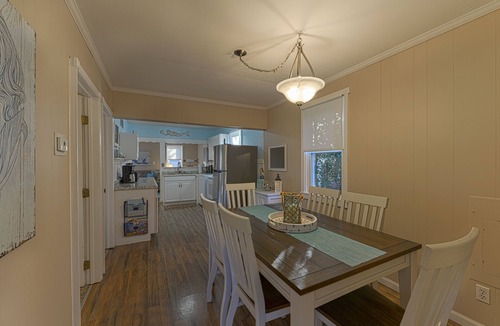 Villas House | MERMAID COTTAGE - 3 MINUTE WALK TO BEACH - VERY CHARMING & CLEAN!