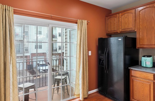 Suitland Condo | Metro & Andrews AFB Nearby – Perfect Townhome