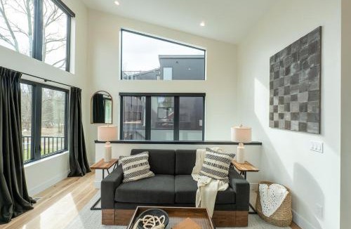 Saugatuck House | Michigan Mod Walk To Downtown