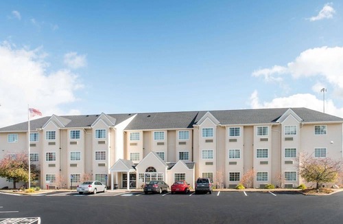 North Canton Hotel | Microtel Inn & Suites by Wyndham North Canton