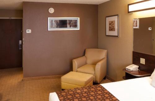 Barton Hotel | Microtel Inn & Suites by Wyndham St Clairsville - Wheeling