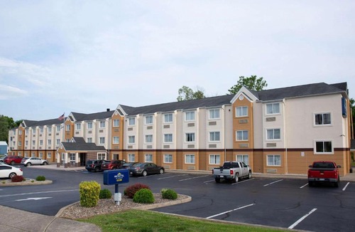 South Charleston Hotel | Microtel Inn & Suites by Wyndham Charleston