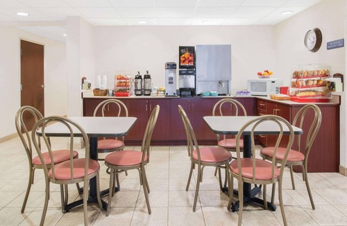 Hamburg Hotel | Microtel Inn & Suites by Wyndham Hamburg