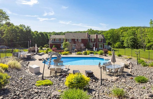 Newburgh House | Mid-Hudson Estate on 11 acres with pool