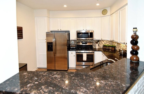 Gaithersburg Condo | Mid-Term Gem - Private Bedroom Suite