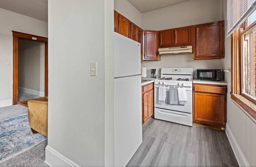 Clifton Heights Apartment | Midtown Apt Near Downtown&U of C- Hangout Unit 1&3