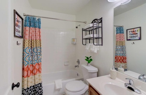 Midtown Apartment | Midtown Cottage walk to Overton Square!